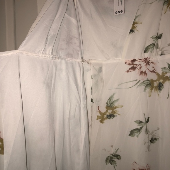 True white boohoo wrap dress 🎀🎀 - Picture 3 of 7